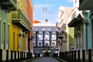 Крепость и историческая часть города Сан-Хуан на острове Пуэрто-Рико
